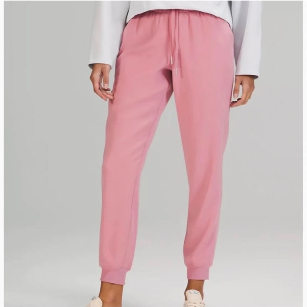Lululemon on the fly jogger pink taupe Sz 4